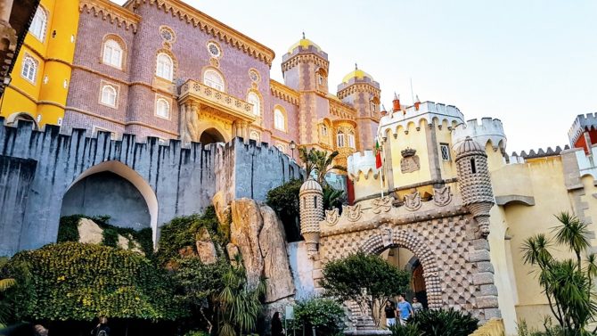 Compare quotes to move to Portugal